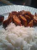 Tiras de pollo con salsa barbacue y orégano