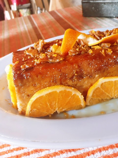 Una foto de Budín de pan sabor a naranjas