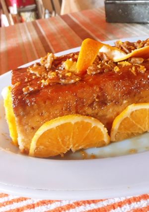 Una foto de Budín de pan sabor a naranjas