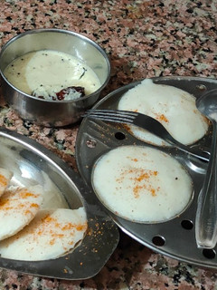 ઈડલી સાંભાર (Idli Sambhar Recipe In Gujarati) રેસીપી મુખ્ય ફોટો