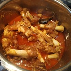 A picture of Paya curry.
