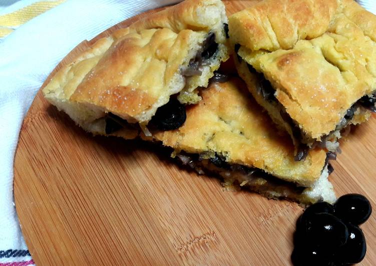 Recipe of Award-winning Pizzitello (p’zz’tidd’) o focaccia con cipollotti (spunzel&#39;) e olive