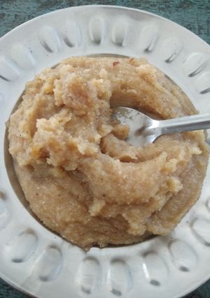 A picture of Suji besan halva.