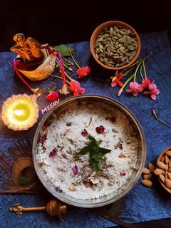 मखाना पंजीरी (makhana panjiri recipe in Hindi) रेसिपी मुख्य फोटो