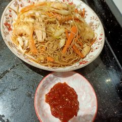 A picture of Fried rice vermicelli with seafood(Indonesia style)(Jau meifen).