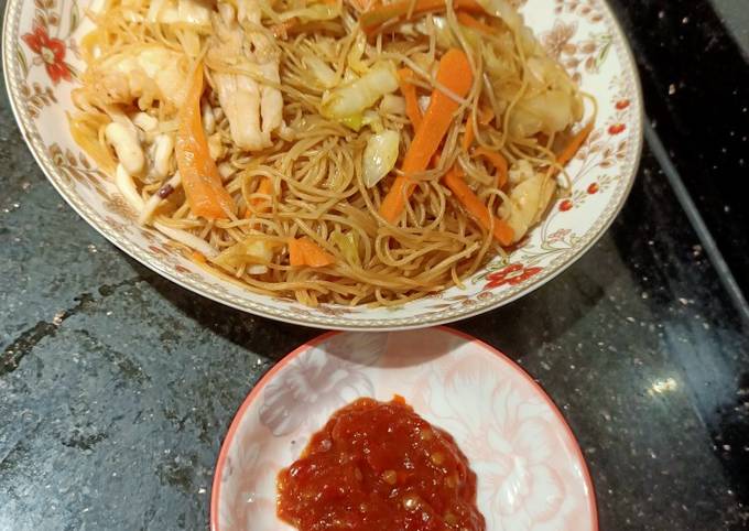 Fried rice vermicelli with seafood(Indonesia style)(Jau meifen)