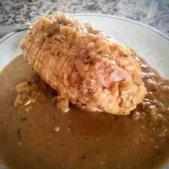 Una foto de Pechuga pollo rellena en salsa de setas