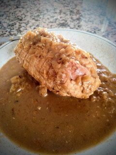 Una foto de Pechuga pollo rellena en salsa de setas