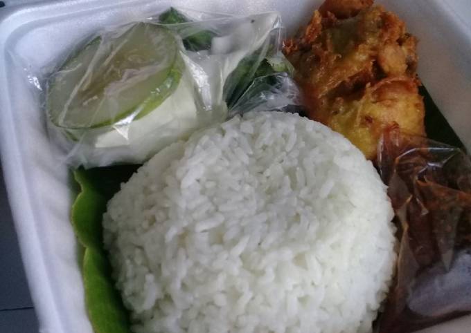 Ayam goreng ketumbar sambal sambal terasi Benzila resto