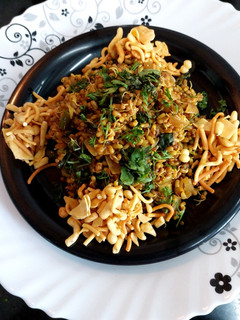 मटकीची उसळ (matki chi usal recipe in marathi) रेसिपी चे मुख्य फोटो