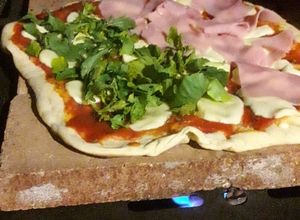 Una foto de Pizza a la piedra (hipercasera) 🍕🍕🍕