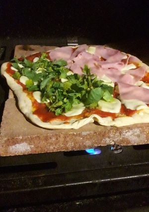 Una foto de Pizza a la piedra (hipercasera) 🍕🍕🍕