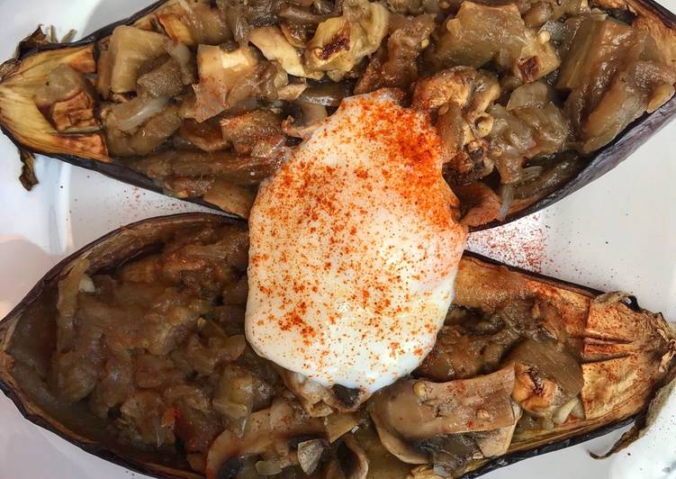 Berenjenas rellenas con champiñones y huevo poché