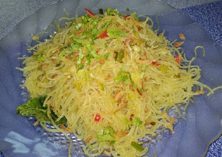 Langkah Mudah untuk Menyiapkan Bihun Goreng, Enak Banget