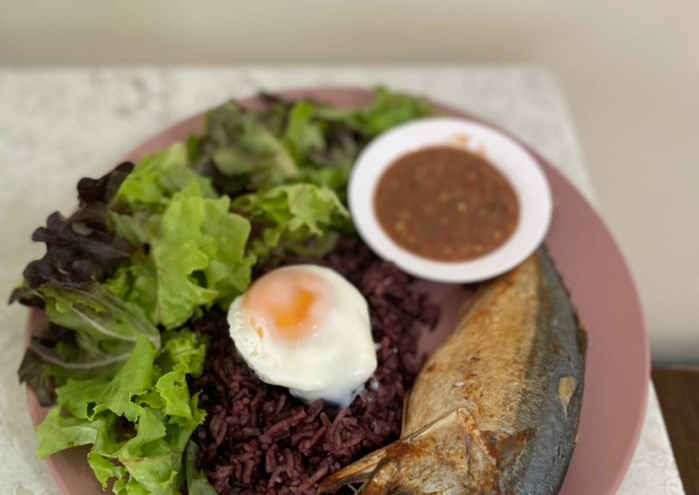 Fried mackerel with spicy shrimp paste
