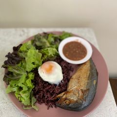 Fried mackerel with spicy shrimp paste A picture of Fried mackerel with spicy shrimp paste.