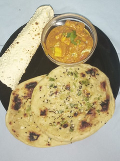 પનીર પંજાબી વીથ ગાર્લિક નાન (Paneer Punjabi With Garlic Nan Recipe In Gujarati) રેસીપી મુખ્ય ફોટો