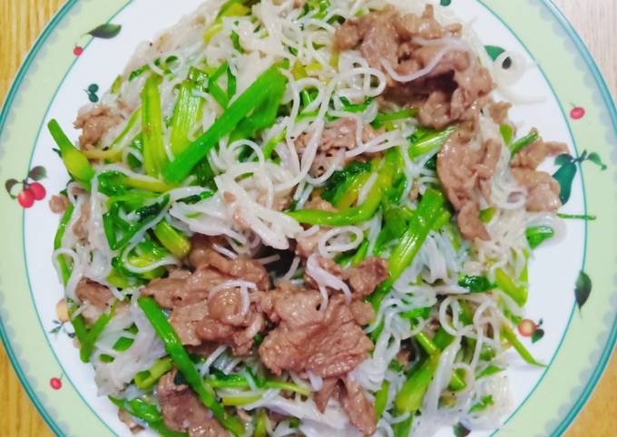 Bún Xào Thịt Bò Rau Cần - Món Ngon Đậm Đà Hương Vị Việt