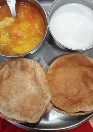 पूरी सब्जी (Puri sabzi recipe in hindi) रेसिपी मुख्य फोटो