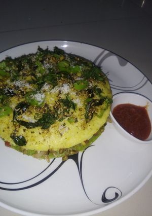 ખીચડી પાલક અને સ્વીટકોર્ન ફ્યુઝન ઢોકળા રેસીપી મુખ્ય ફોટો