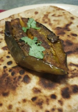 A picture of Stuff brinjal with Parantha.