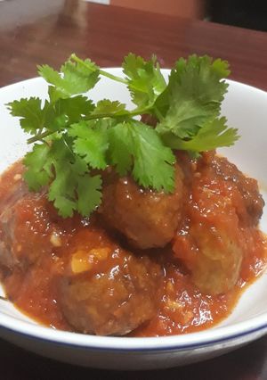 Hình của món Thịt viên sốt cà hay xíu mại.