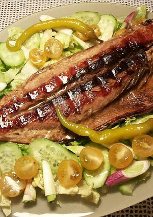 Foto principal de Lomo de bonito a la plancha, con ensalada verde