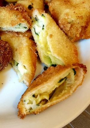 Mozzarella sajttal töltött cukkinipárnácska recept fotója