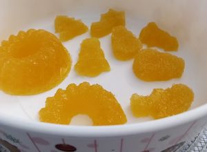 Gumicukor gyümölcsléből recept fotója
