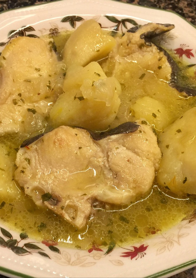 Una foto de Congrio con patatas