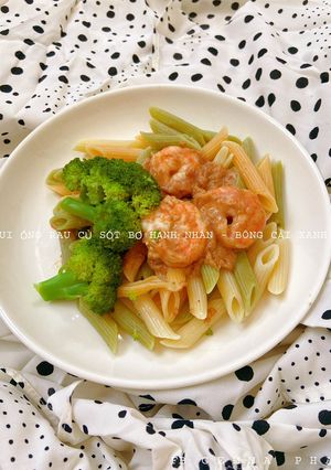 Hình của món Nui sốt bơ hạnh nhân.