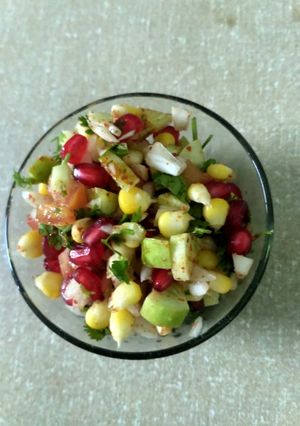 हेल्दी सलाड (salad recipe in marathi) रेसिपी चे मुख्य फोटो
