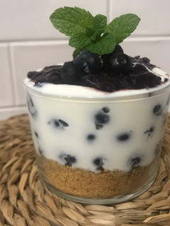 Una foto de Yogur con arándanos