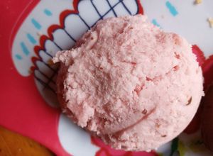 Una foto de Mousse de frutos rojos a base de merengue italiano