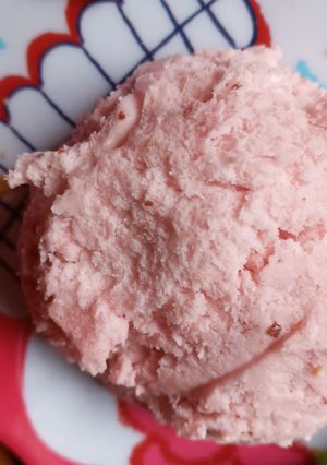 Una foto de Mousse de frutos rojos a base de merengue italiano