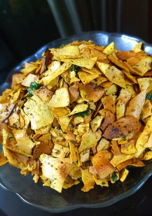 A picture of Papad churi.