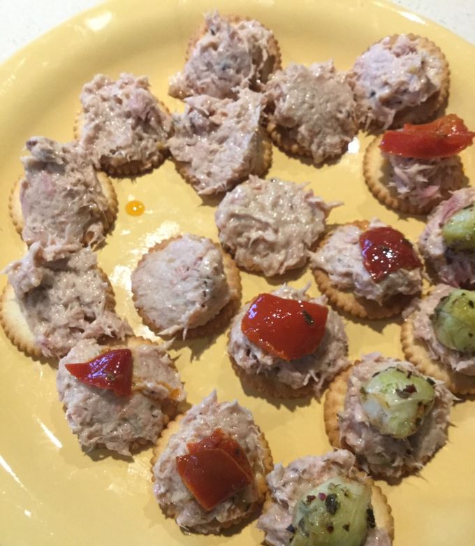Una foto de Bocadito de Atún con Pimientos Asados (Picada)
