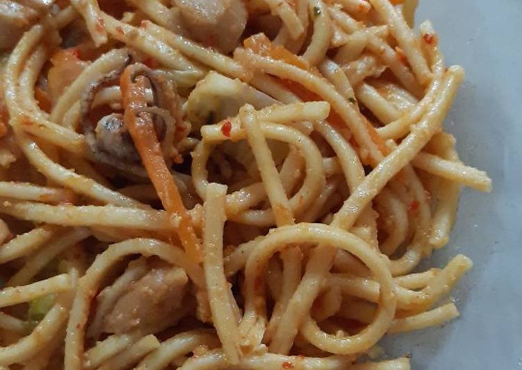 Bagaimana Menyiapkan Mie gomak goreng a.k.a spagetti medan 😄, Enak Banget