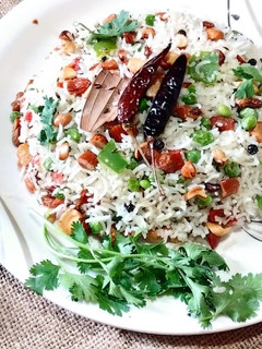વેજ ડ્રાયફ્રુટ પુલાવ (Veg. Dryfruit Pulao Recipe In Gujarati) રેસીપી મુખ્ય ફોટો