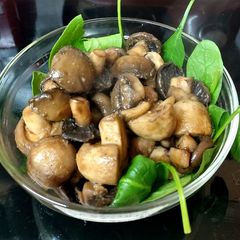 A picture of My Sauteed Garlic Mushrooms. 💛.