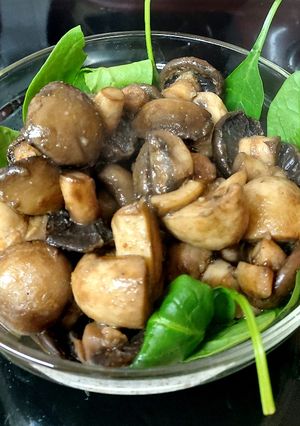 A picture of My Sauteed Garlic Mushrooms. 💛.
