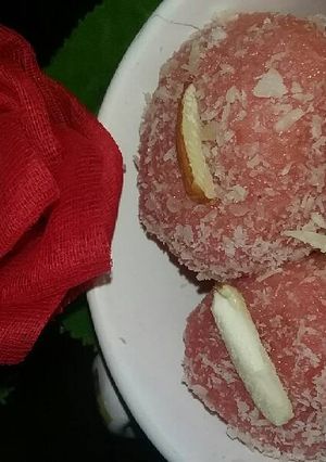 नारियल लाडू (Coconut laduu recipe in hindi) रेसिपी मुख्य फोटो