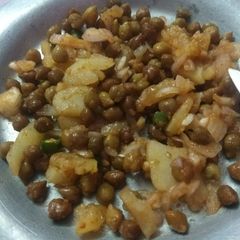 A picture of Spicy chana chat.