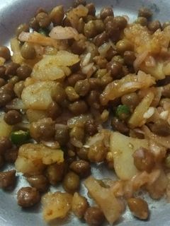 A picture of Spicy chana chat.