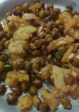 A picture of Spicy chana chat.