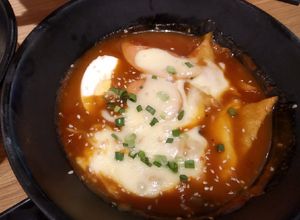 Hình của món Topokki phô mai.