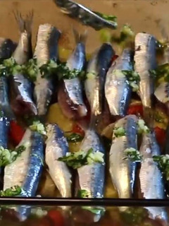 Una foto de Sardinas en tartera