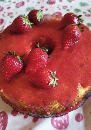 Foto di Fluffosa al limone con salsa di fragole