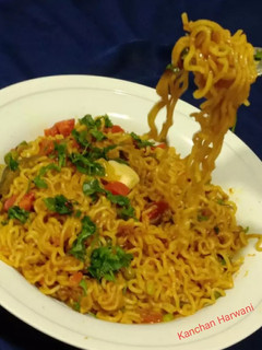 बटर मसाला वेज मैगी (Butter masala Veg maggi) रेसिपी मुख्य फोटो