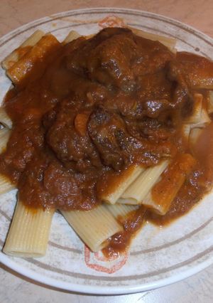 Φωτογραφία της συνταγής Pasta la victoria siempre! Μοσχαρίσια μάγουλα «χουνκιάρ» με ριγκατόνι